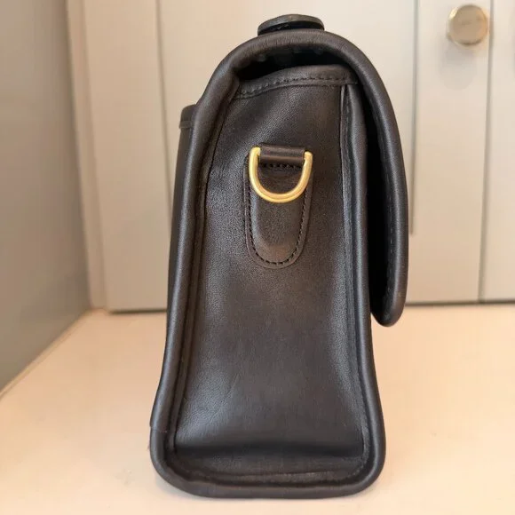 Vintage COACH Court Turnlock Crossbody Bag – Model 9870 | Black - Picture 4 of 16